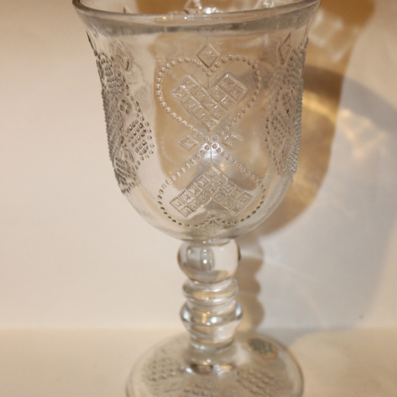 1978 Avon Fostoria clear glass hearts diamonds goblet, ( glows under blacklight) - Picture 5 of 5
